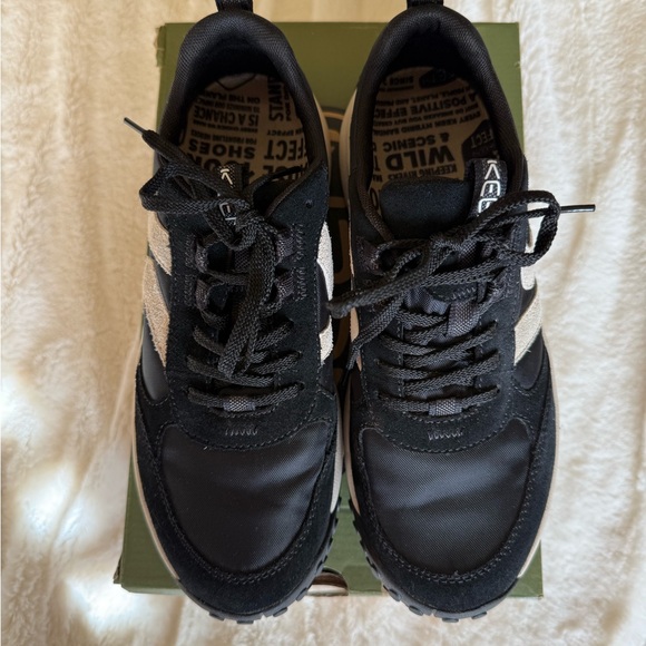 Keen sneakers excellent condition 8.5 - Picture 5 of 6